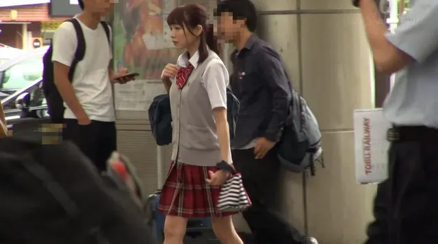 通学中に痴○に遭った女子… 痴○潮吹き宣言