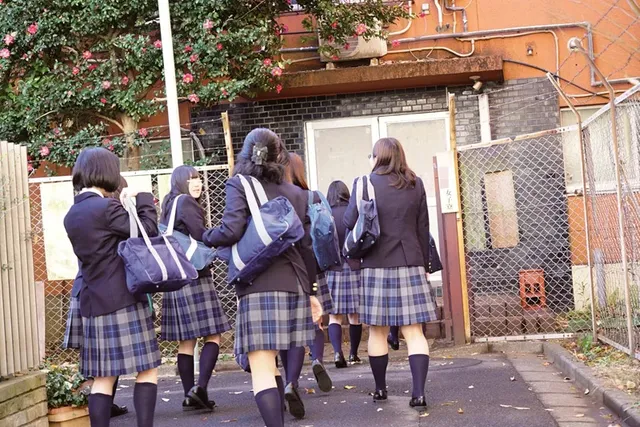 女子○生とグルになって少… 自分の淫らな音を聞かされ興奮しだす言いなり女子○生