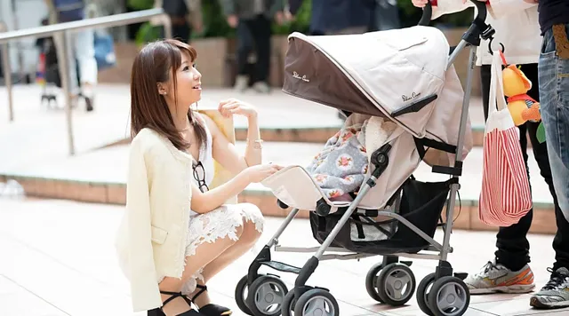 ベビーカーママを詮索しナ… 出産後の感度抜群人妻ママナンパ！4時間SP