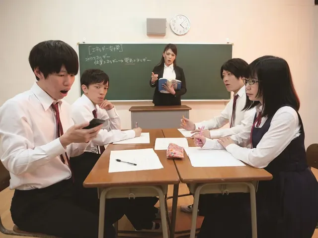 現実では真面目な女子○生… 妄想狂室 変態クロスオーバー学園