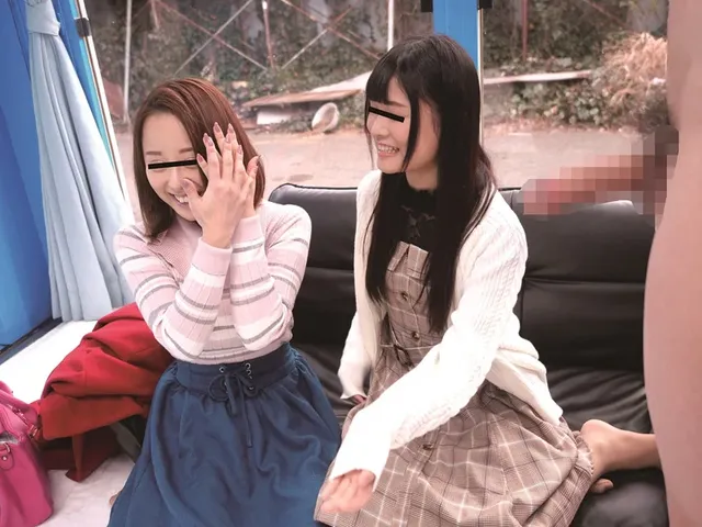 フェラテクがエロくて上手… 友達同士の女の子がシェアチ○ポWフェラチオ体験