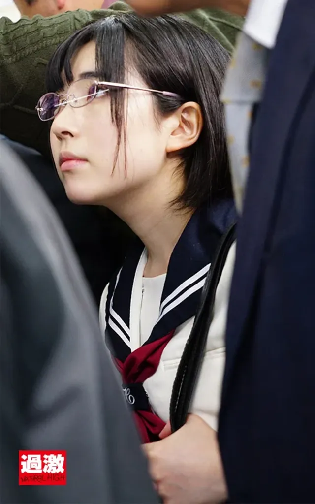満員電車で狙われたのは真… 痴○泣き寝入り娘