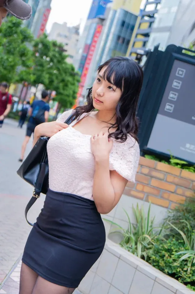 街中ですぐ終わるアンケー… リアル巨乳妻口説き！イかせまくられた生中出し生録12