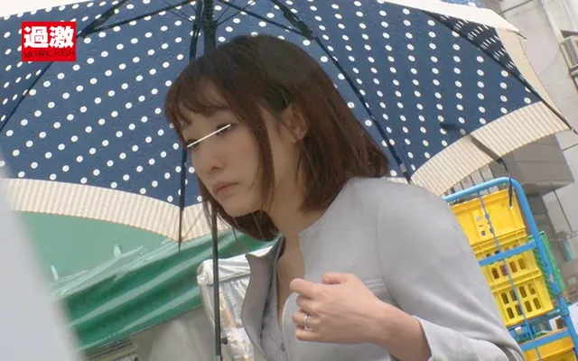 突如として自宅に現れた口… 喉奥止めイラマでマ○コを濡らしたドM妻
