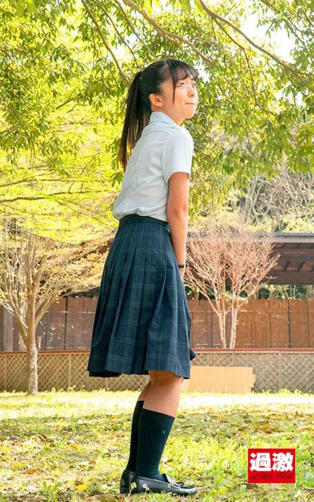 尿意を我慢することができ… 野ション尻に我慢できず無理やり即ハメ！