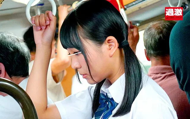 被○者は推定Fカップ以上… 満員バスで制服越しに乳揉み痴○される巨乳女子○生8