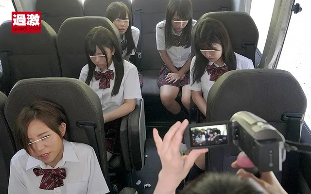 いじめられっ子の女子○生… ナチュラルハイ20周年記念作品 集団野ション課外活動
