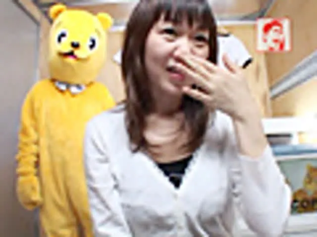 丸の内オフィス街で道行く… オッパイをコピーして見～せて！2