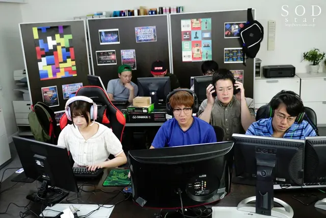 ゲームサークルの紅一点ま… 三股がバレて集団イカされまくりSEX 唯井まひろ