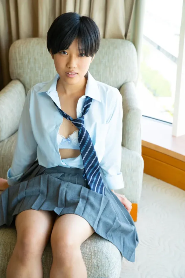 街で見かける健康的な部活… J○お散歩2「初体験がおじさんでSEXにはまっちゃった」