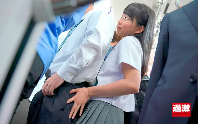 オジサン好きな女子○生が… 唾液ダラダラ接吻痴○3 密着して舐めまくる痴女子○生