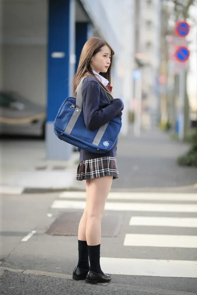 学校には内緒で、教え子の… イマドキ女子○生の教え子と内緒で付き合ってる