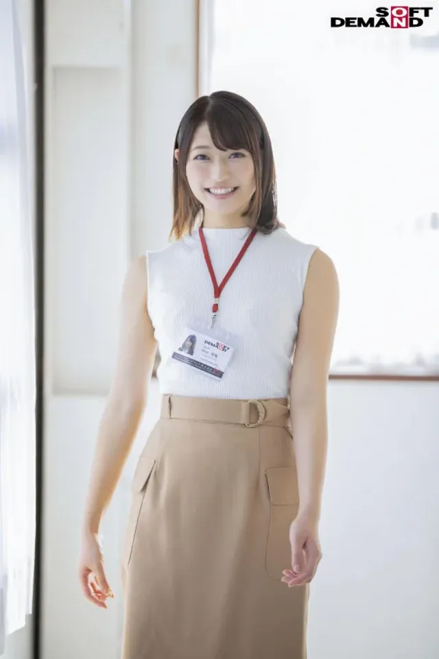 【ウワサの彼女が遂に登場… 朗報！期待の新卒AV出演（デビュー）！ 社内のアイドル