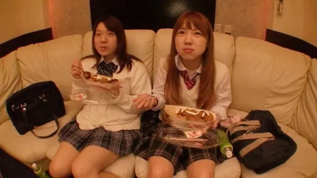 SNS注意！仲良し2人組… 2人一緒サポでいいの？竿と玉と尻穴舐めてくれるの？