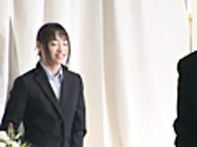 新会社の会社説明会で受付… 会社説明会の受付嬢をまかされたAV女優が…3