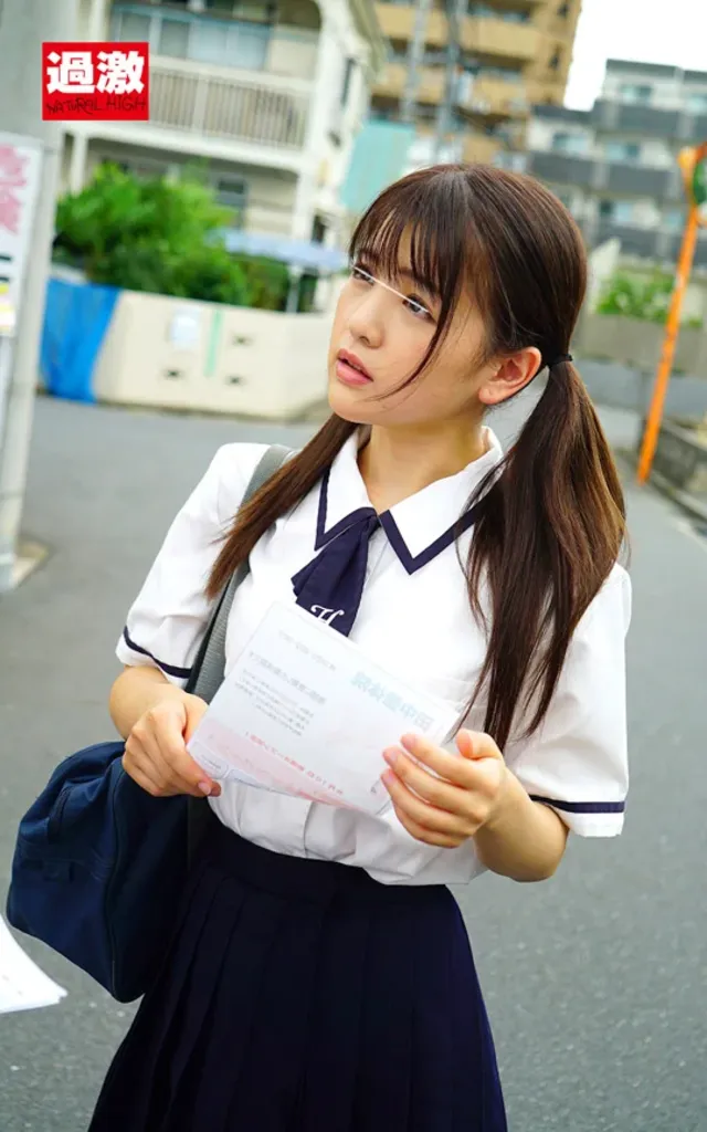 突然、人目につかない密室… 乳首をいじられ失禁イキしながら発情する女子○生4