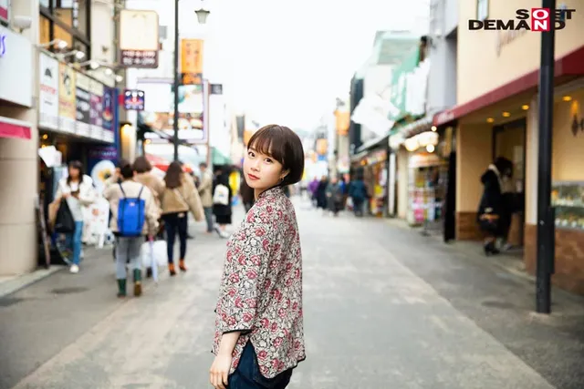 エモい女の子。現役大学生… 現役W大文学部在籍中のショートカット美人 渡辺まお