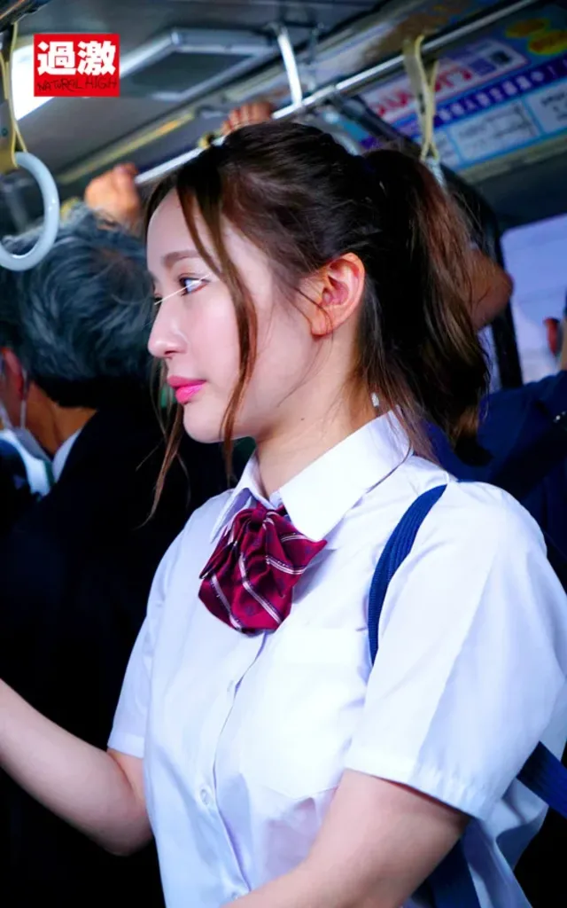 シリーズ第11弾も大収穫… 満員バスで制服越しに乳揉み痴○される巨乳女子○生11