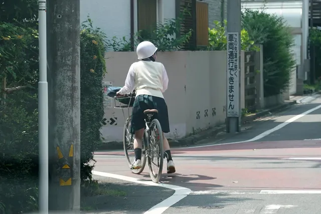 思春期の学生を狙った無料… 本物精子ぬりたくりマッサージ○制種付けおじさん。