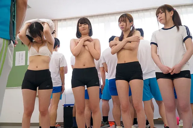 視線を外すふりをしながら… 羞恥！青少年男女混合全裸体力測定2020