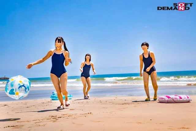 気温37℃！夏休みシーズ… スク水美少女が、見知らぬおじさんといたずら混浴体験！