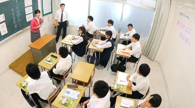 全裸！羞恥！男女が体の違… 共学校の保健体育2020年・1時限目 男女の身体の違い