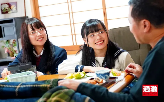 一回射精させたくらいじゃ… 同時に責められ連続抜きする痴女っこ姉妹