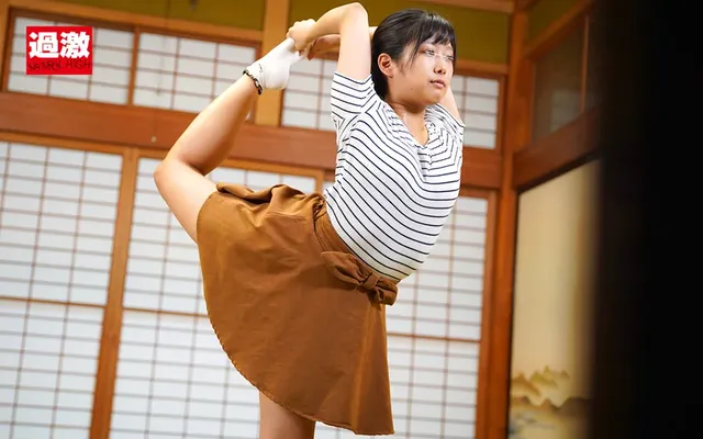 旅館に住むチンポ大好き軟… 快楽ループ責めで…ぶしゃっと男潮！ 軟体ちゃん