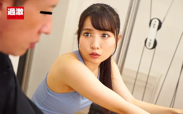 スポーツジムで客を狙う美… 快楽ループ責めで…ぶしゃっと男潮！ 微乳ちゃん
