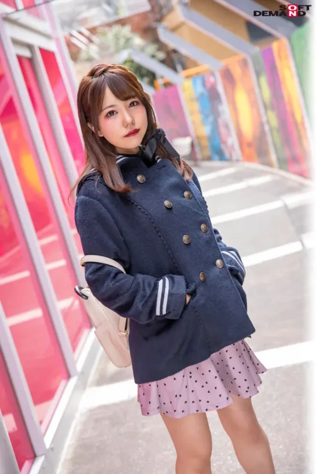 【配信限定AVデビュー】… AV初出演！マジックミラー号緊急出張！地雷メイク女子
