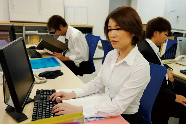 社内で飲み会をやったら酔… 社内飲み会で酔ったソソる女子社員の欲求不満大爆発！！