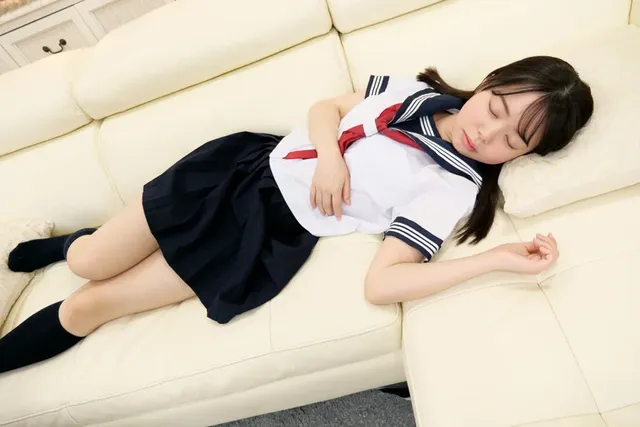 風邪で寝込んでいる僕にJ… サエない僕に同情した女子○生の妹に素股生挿入中出し10