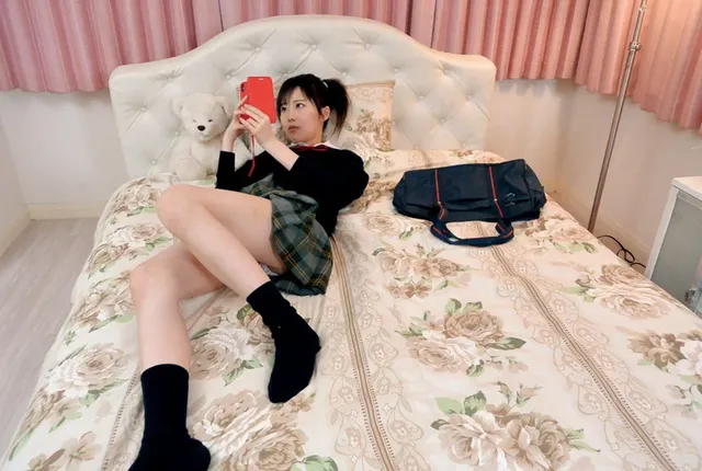 隣の部屋から甘い喘ぎ声が… 妹のオナニーを目撃してしまった…