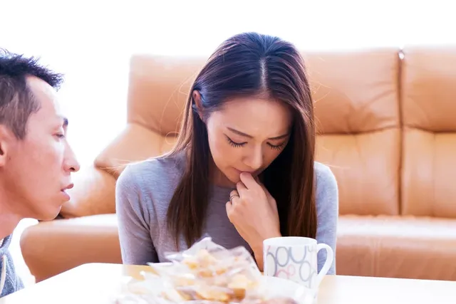 コタツに入って何食わぬ顔… コタツの中でこっそり悪戯 義母に中出し近親○○！