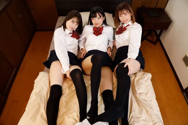 昔から大好きな幼なじみが… ニーハイパンチラ女子○生の幼なじみがからかってきた