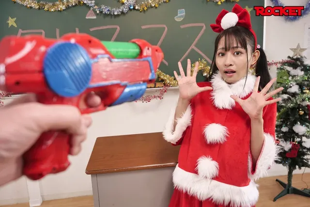 従順無垢からのギャップが… 従順なロ○をビッチに変える洗○光線銃2
