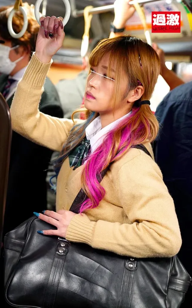驚異の最大Hカップ！○○… 満員バスで制服越しに乳揉み痴○される巨乳女子○生15