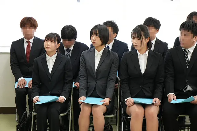 コロナ禍で就職難となった… 羞恥 男女混合 内定者検診 2022