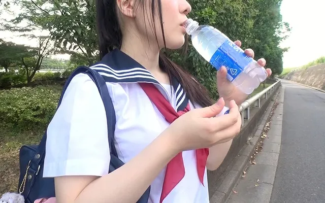 「ちょっとヤメて…恥ずい… 素人セーラー服生中出し（改） 150センチでFカップの神