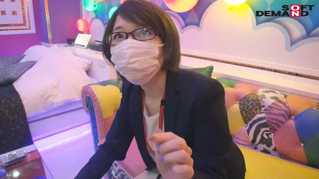 業務中の女子社員に突撃し… ロケ裏で待機中の女APに突撃・野球拳！谷井なみ