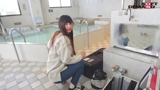 業務中の女子社員に突撃し… セッティング中の女ADに突撃・野球拳！制作部重松芙美