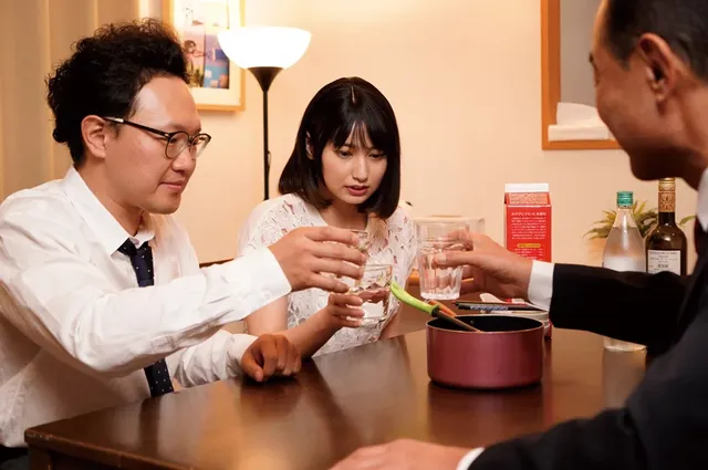 旦那との夜の営みも無くな… 背徳の情事 罪悪感で濡れる嫁と嫉妬で萌える旦那
