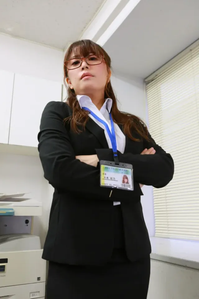 普段は厳しい会社の女上司… 会社の女上司がデリヘルで働いていたので本●総集編2