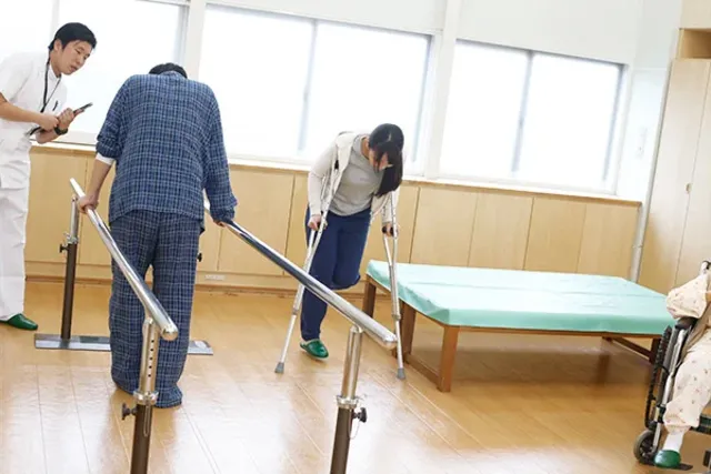 自転車で事故に遭い、骨折… リハビリの先生