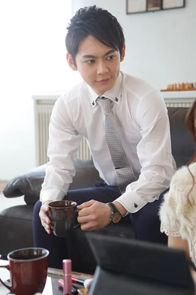 共通の友人の結婚式に招待… lip service