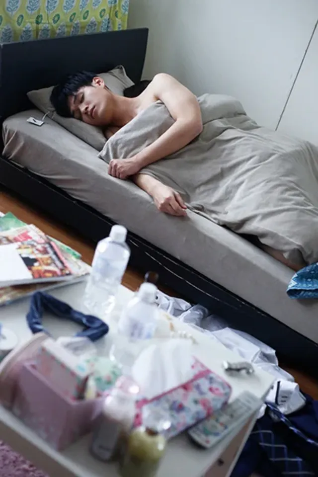 酷い二日酔いで目が覚めた… in one night