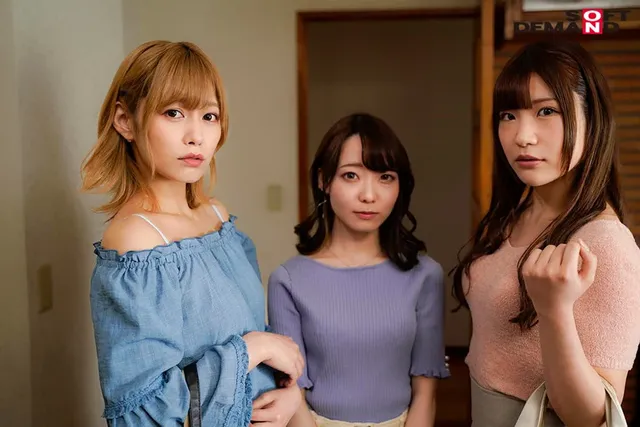 引っ越しの準備をしていた… 3股していたことが彼女たち全員にバレて争奪戦勃発！