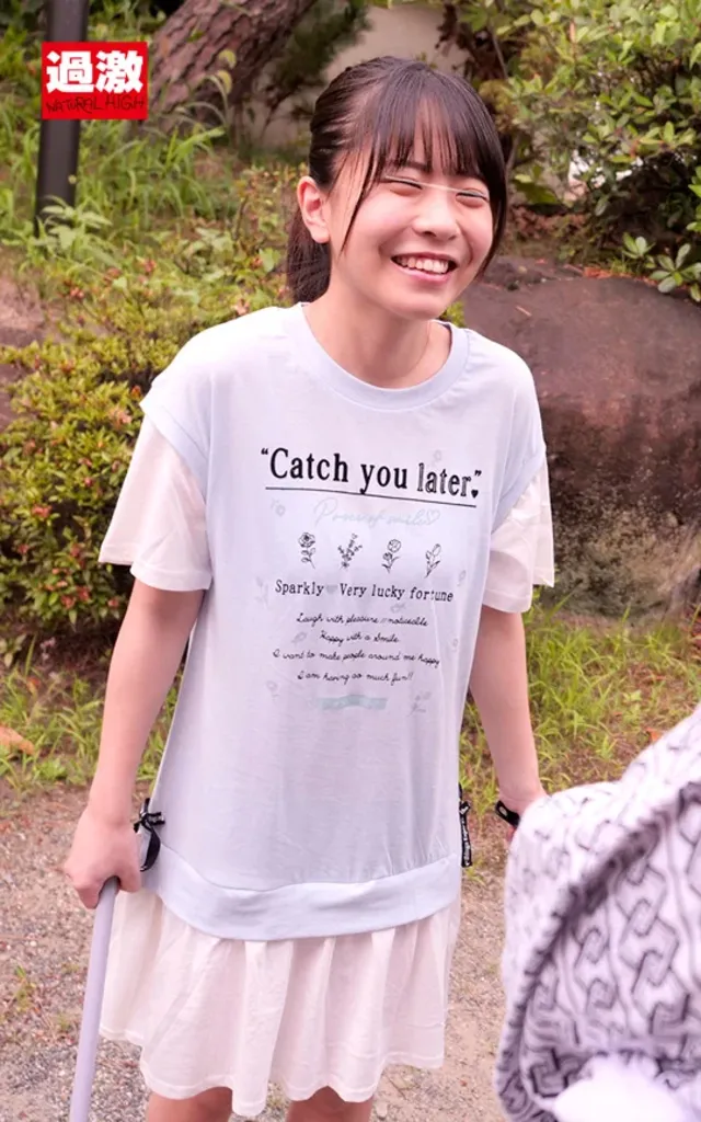温泉旅行中に近寄ってきた… 男湯で出会った痴女っこ8 パンチラで誘惑してくる旅館娘