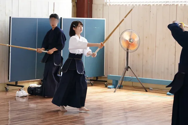 けなげなひよこ女子が知ら… ところかまわず異物オナニー！イキ漏らしアクメ！！
