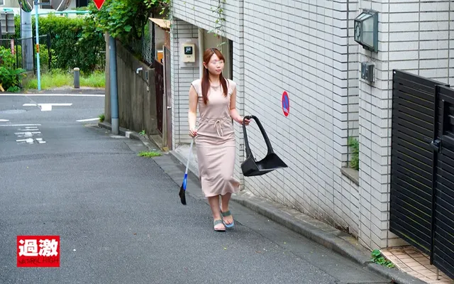 閑静な住宅街でスレンダー… 意識がぶっ飛ぶほどイカされまくる貞淑妻2 巨尻妻